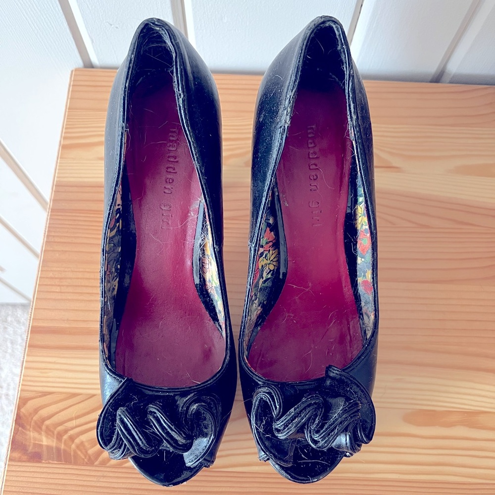 Madden girl black faux leather peep toe pumps